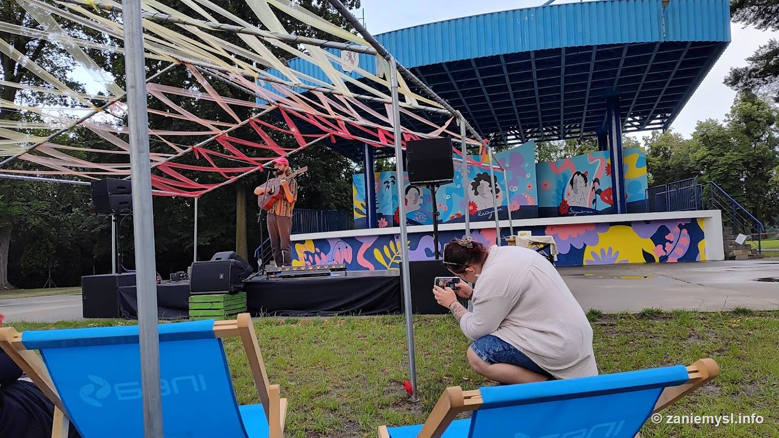 Koncert plenerowy w amfiteatrze w Zaniemyślu