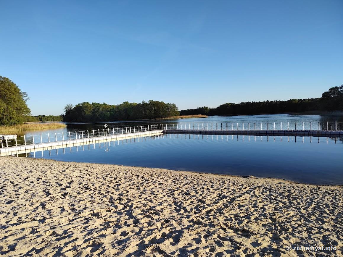 Plaża o zachodzie słońca