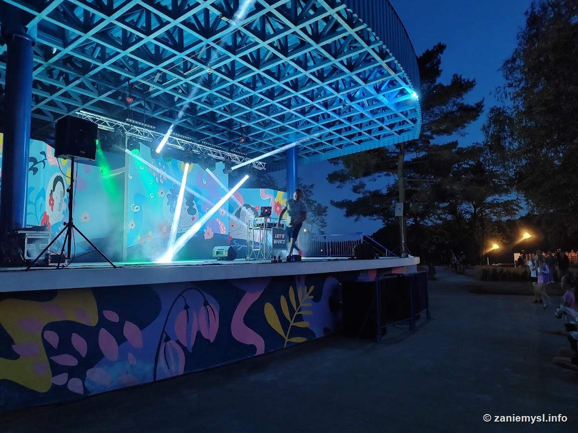Wieczorny koncert ze światłami
